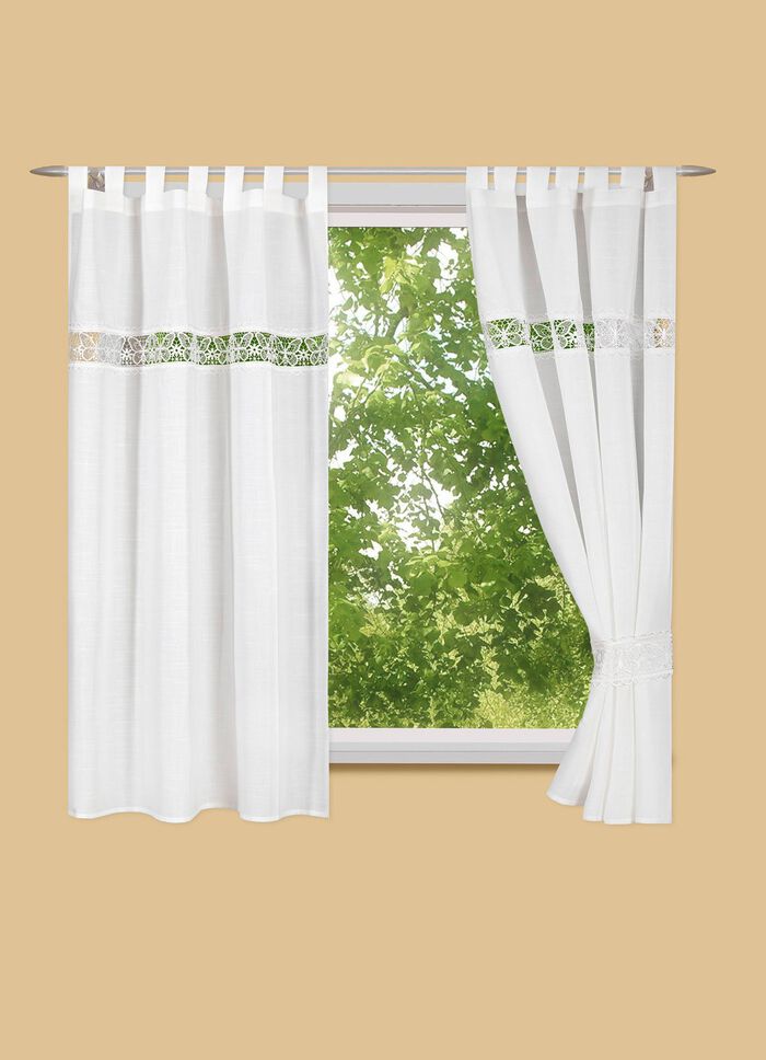 Seitenschal mit feiner Schmetterlingsstickerei-Bord&uuml;re 