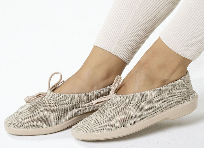 Slipper aus elastischem Strickmaterial mit Schnürung GOLDBEIGE