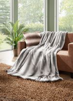 Wohndecke und Kissenbezug aus Kaninchenfell-Imitat 