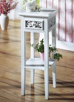 Beistelltisch mit Ornament-Verzierungen 