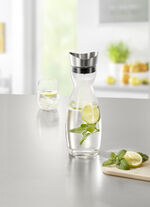 Glaskaraffe mit Edelstahl-Ausgiesser 