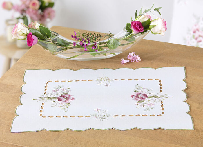 Tisch- und Raumdekoration mit Rosenmotive 