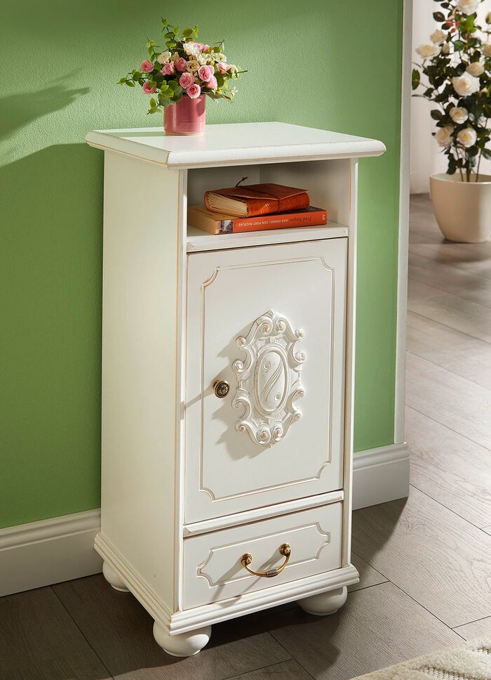 Teilmassive Kommode im Landhausstil 