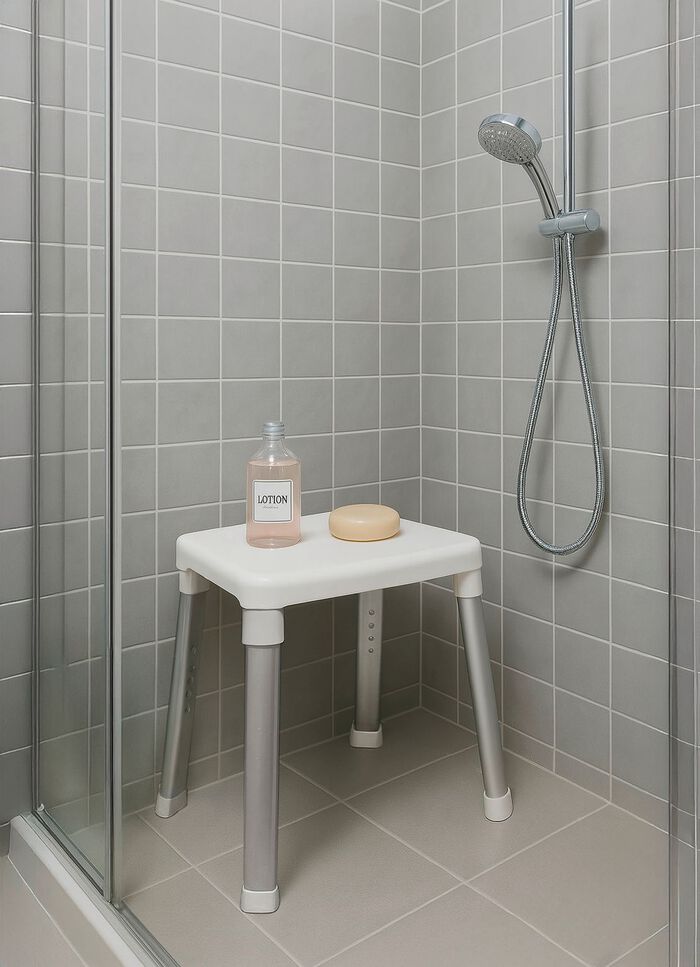 Dusch- und Badehocker mit extra grosser Sitzfl&auml;che 