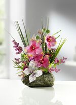 Orchideen-Gesteck auf Stein, 