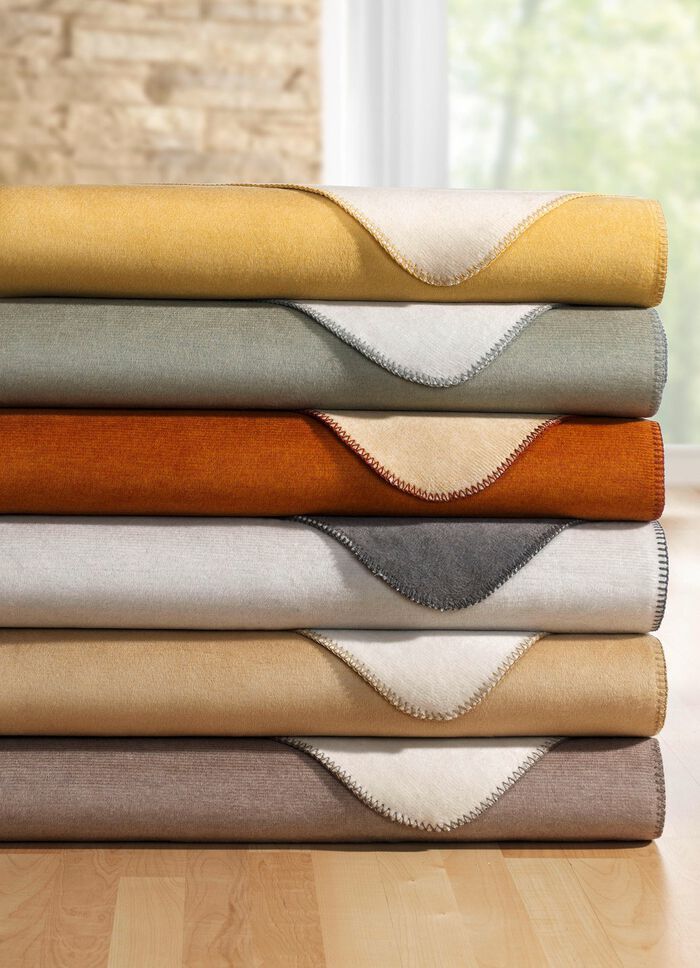 Wohndecke mit Uni-Wendeseite und Häkelsaum GOLD-CREME