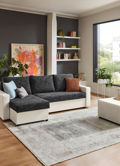 Frei im Raum aufstellbare Polsterecke mit Hocker 