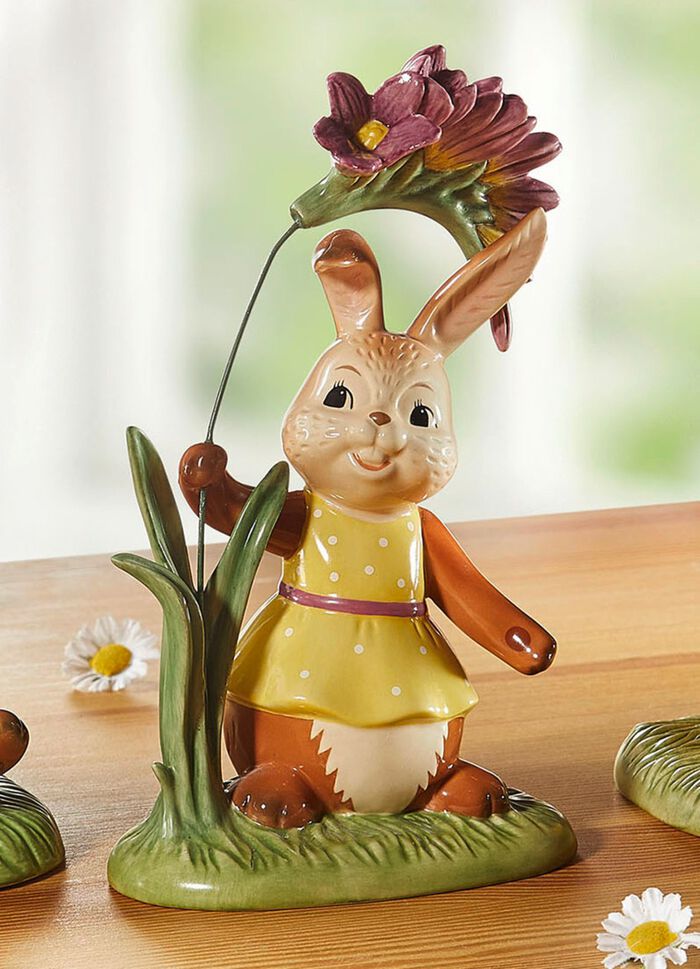 Hasen mit frühlingshafte Blumen aus Feinsteingut BUNT