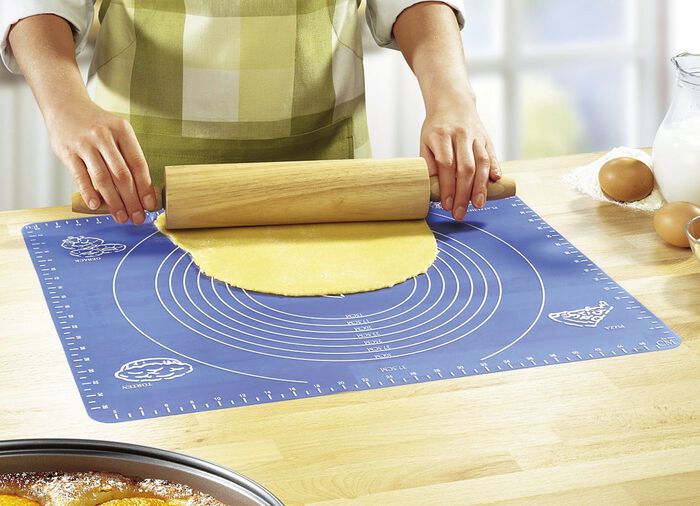 Zusammenrollbare Ausrollmatte mit Mass-Skala BLAU