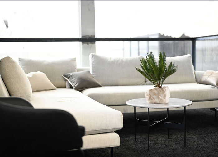 Pflanzenübertopf von Botanyia in edler Naturstein-Optik SAND