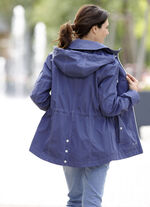Jacke mit abnehmbarer Kapuze 