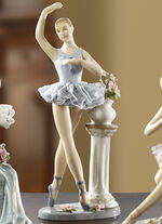 Ballerina aus Porzellan HELLBLAU