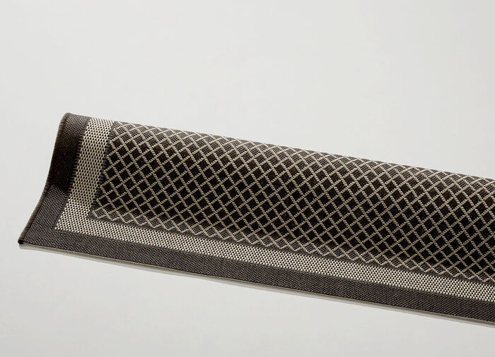 Angenehm flache Brücken und Teppiche in Sisaloptik BRAUN