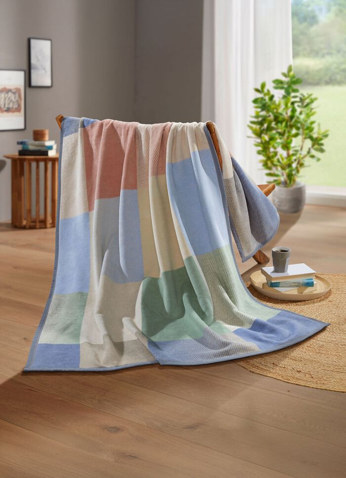 Wohndecke mit Veloursbandeinfassung 