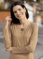 Shirt mit  Zierring am Halsausschnitt in 2 Farben CAMEL