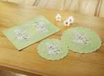 Tisch- und Raumdekoration mit gestickten Schmetterlingen und Blumen, 