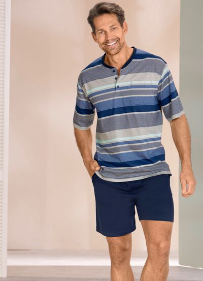 Shorty mit Knopfleiste und Seitentaschen 