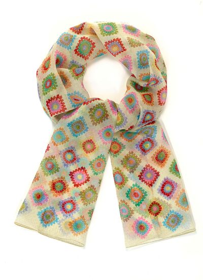 Schal mit Fantasiedessin 