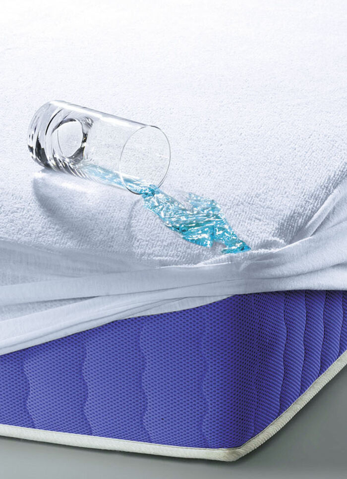 Hochatmungsaktive, antibakterielle Inkontinenz-Spannbetttücher BLEU