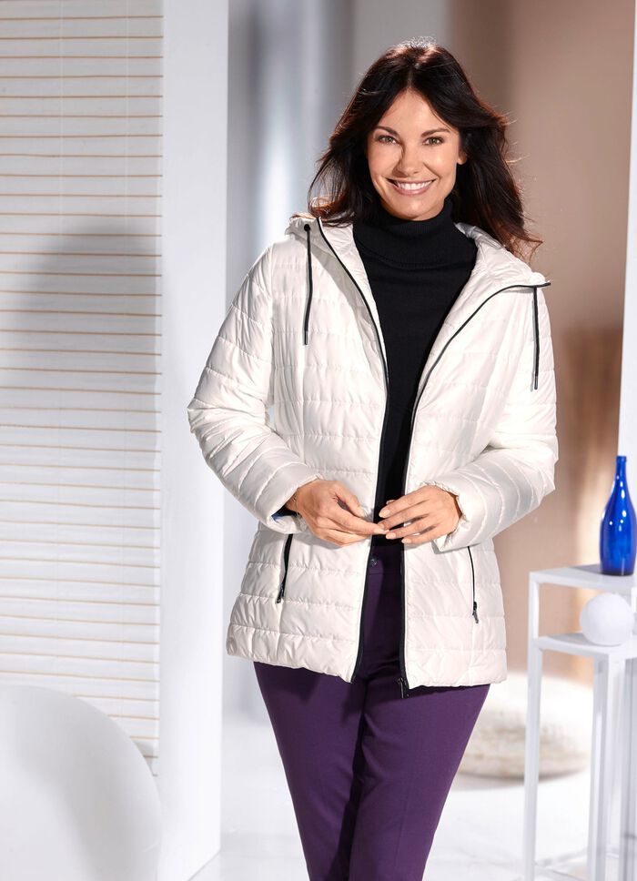 Jacke mit fester Kapuze 