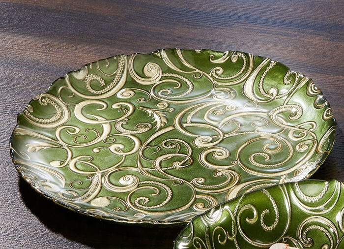 Teller und Schalen aus Glas mit goldfarbenen Relief GRÜN