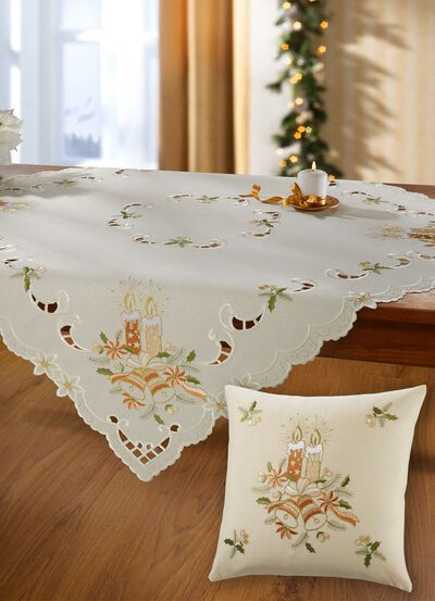 Liebevoll bestickte Tisch- und Raumdekoration 