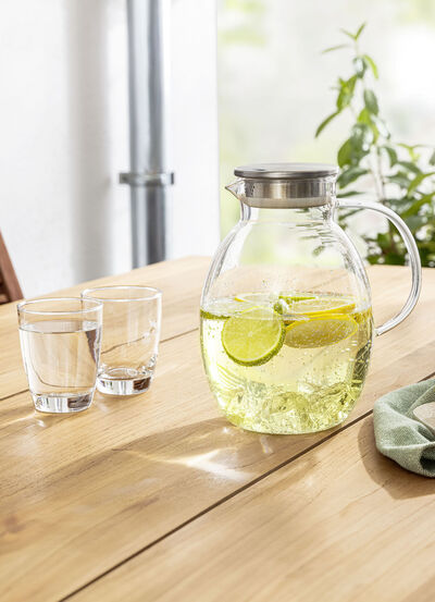 Glaskanne mit integriertem Sieb 