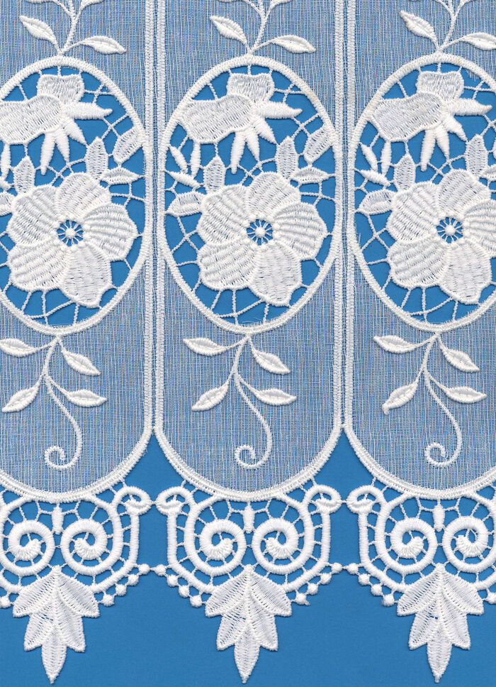 Kurzstore mit Blumen in Macramé-Spitze 