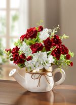 Arrangement  aus Rosen und Hortensienbl&uuml;ten 