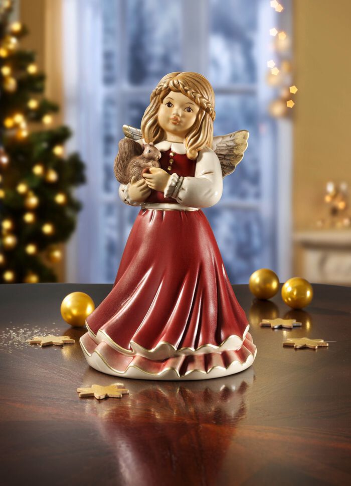 Engel mit Eichh&ouml;rnchen aus Feinsteingut BORDEAUX