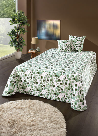 Tagesdecke und Kissenbezüge mit Blättermotiv 