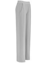 Hose in modischer Weite 