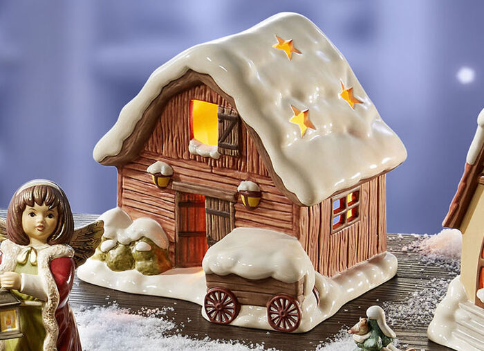 Winterliche Szene: Tolle Himmelsboten im Winterwald, 