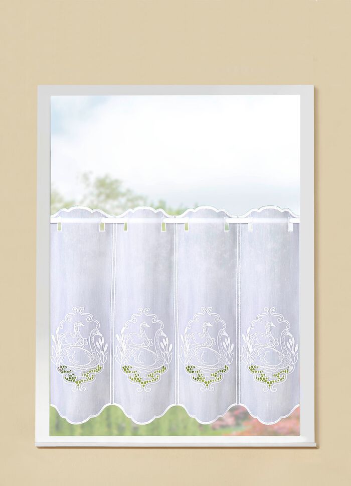 Bestickter Kurzstore mit gebogtem Abschluss 