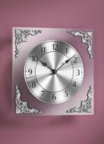 Wanduhr mit Funkuhrwerk aus deutscher Herstellung SILBER