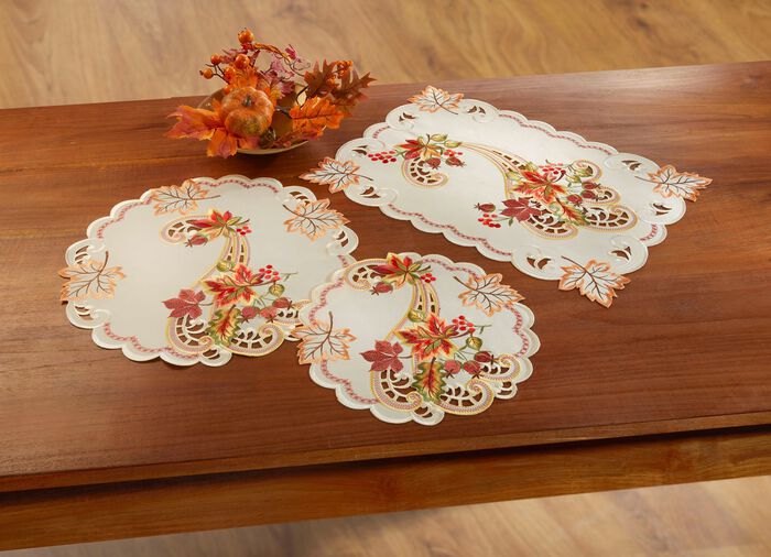 Farbenfroh bestickte Tisch- und Raumdekoration ECRU-BUNT