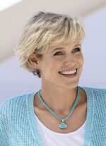 Eleganz in drei Reihen: Die perfekte Halskette für jeden Anlass 