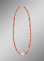 Halskette mit Perlenschimmer und Edelsteinglanz 