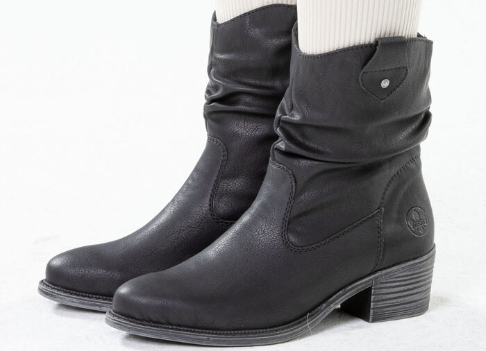 Rieker Western-Stiefelette aus weichem Synthetikmaterial mit Raffung SCHWARZ