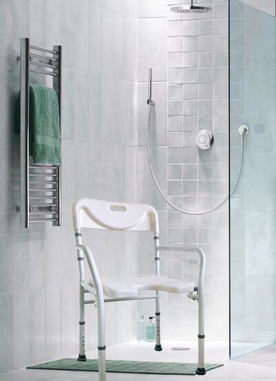 Faltbare Duschstuhl mit R&uuml;cken- und Armlehnen 