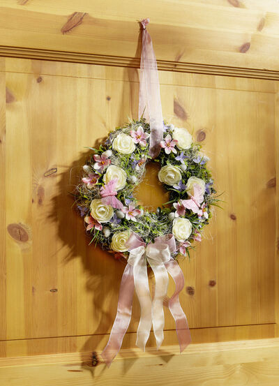 Wandkranz mit Ranunkeln und rosafarbenen Blüten, , large
