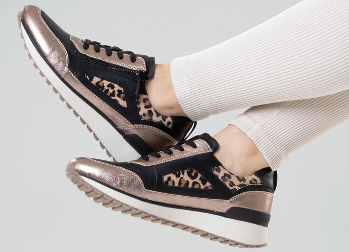 Caprice, trendige Damen-Sneaker, Weite G, mit herausnehmbarem Lederfussbett SCHWARZ-BRONZE