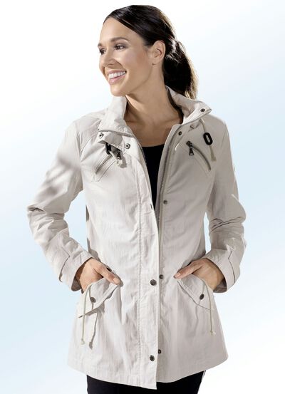 Jacke mit weitenregulierbaren Ärmelriegeln 