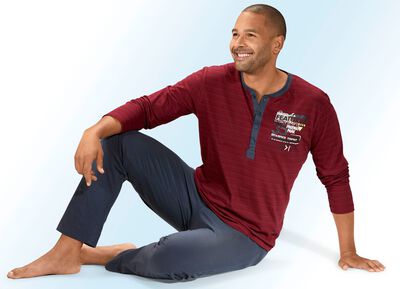 Zweierpack Pyjamas mit langer Knopfleiste, garngef&auml;rbtem Ringeldessin und Druckmotov 