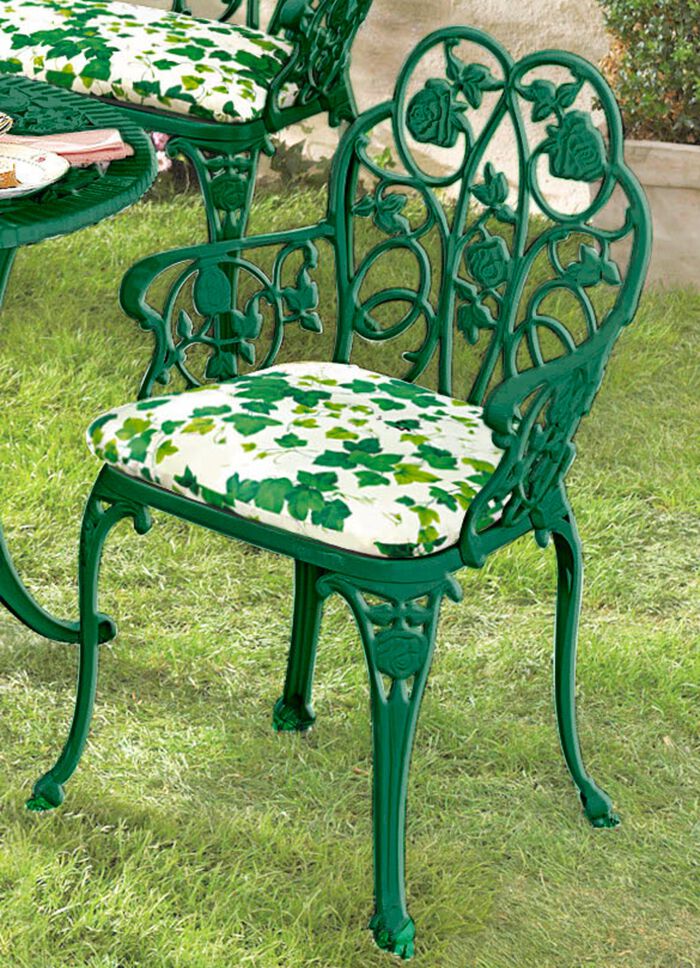 Formgerecht gearbeitete Auflagen GR&Uuml;N