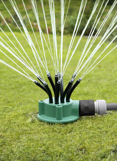 Rasensprinkler mit 12 flexible Arme 