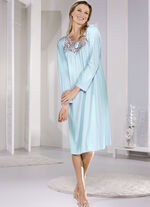 Wadenlanges Nachthemd mit großzügiger, floraler Stickereispitze MINT